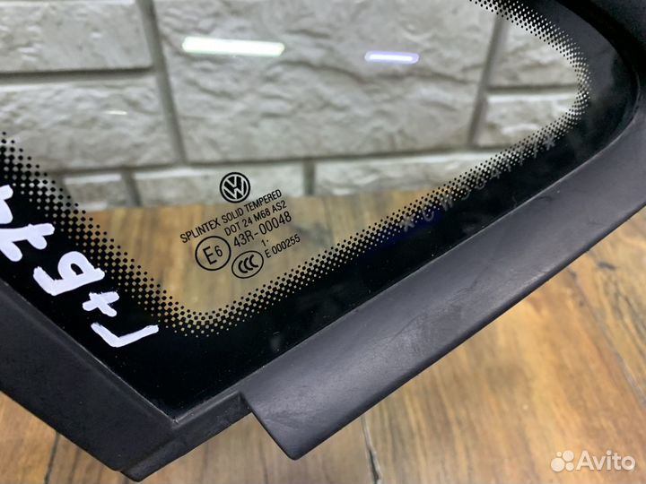 Volkswagen Golf Plus Стекло кузовное глухое RH