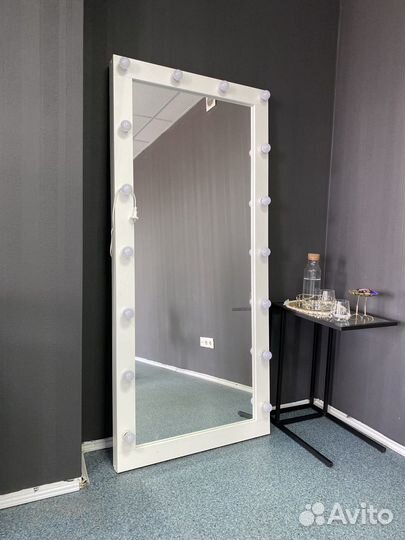 Зеркало с лампочками