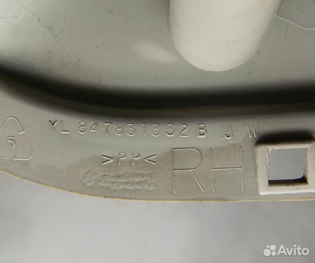 Обшивка стойки задней правой Ford Escape 1