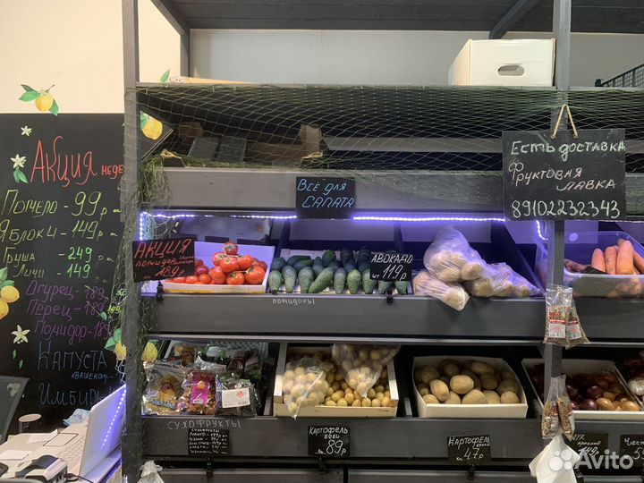 Сочные фрукты и свежие овощи с бесплатной доста