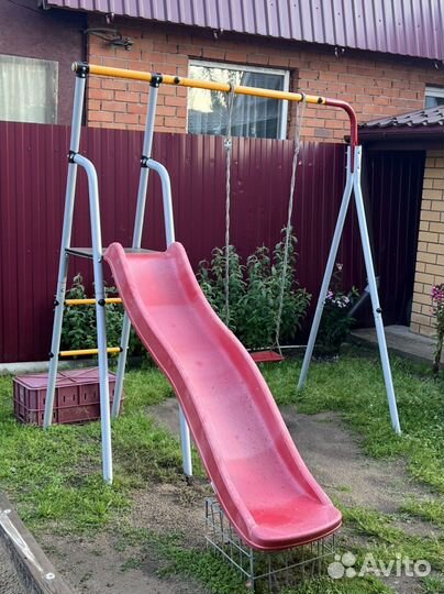 Детская горка и качели