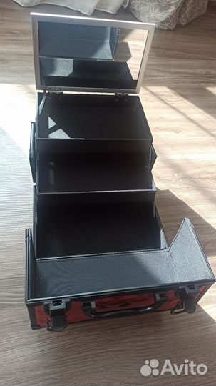 Сундук для хранения косметики