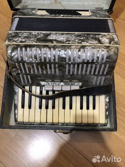 Аккордеон weltmeister 2 4