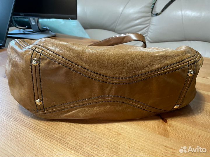 Продается кожаная сумка Coccinelle