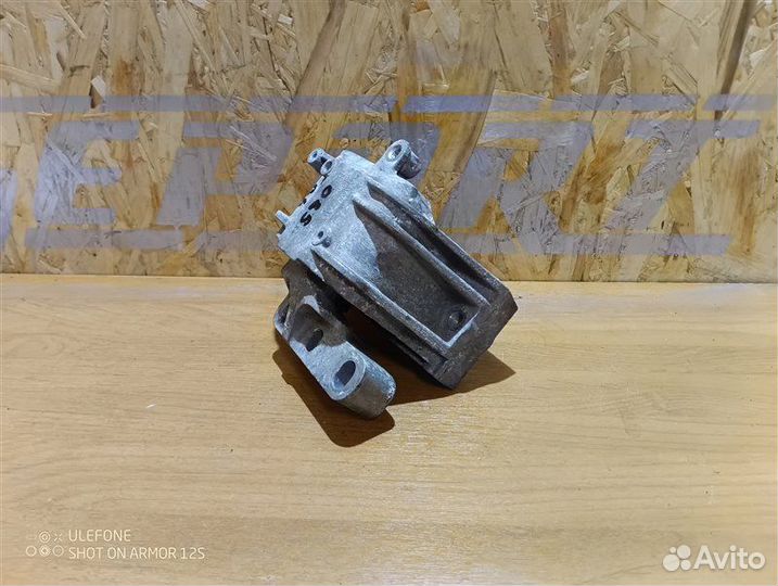 Подушка двигателя правая Volkswagen Passat R Line