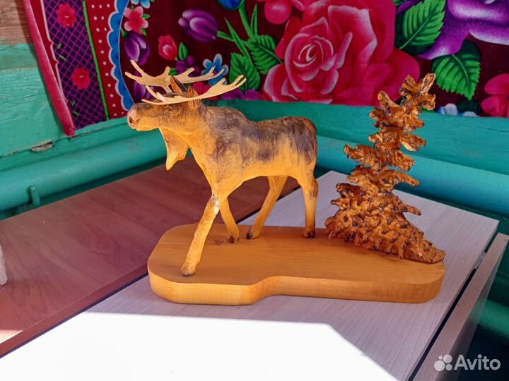 Лось из дерева