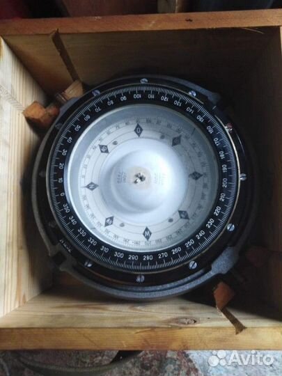 Путевой морской магнитный компас