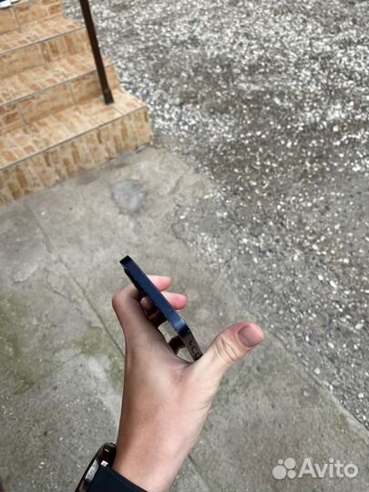 Телефон iPhone 12