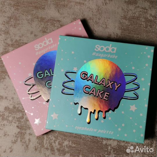 Косметика: палетки, помада, тинт, масло для губ