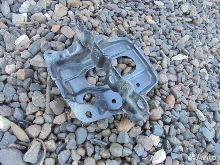 Подставка под аккумулятор Toyota Corolla Fielder