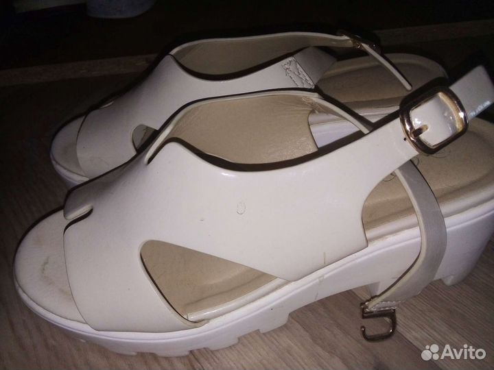 Босоножки шлепки