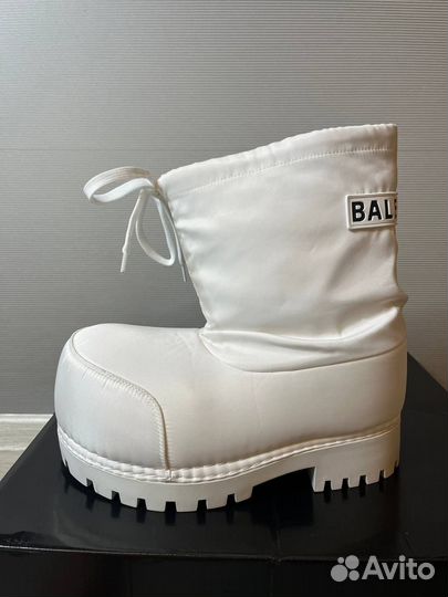 Balenciga Alaska boots