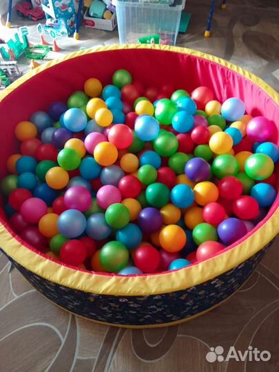 Сухой бассейн с шариками