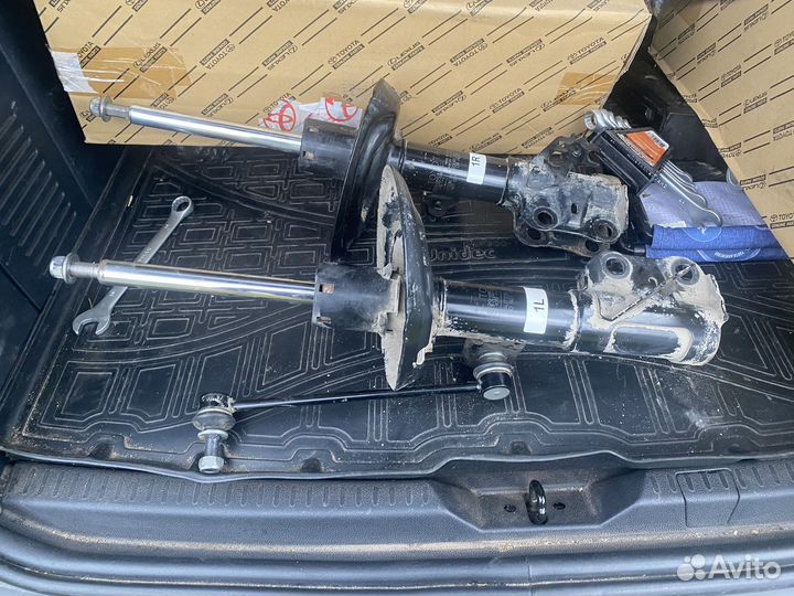 Стойки передние Toyota camry V70