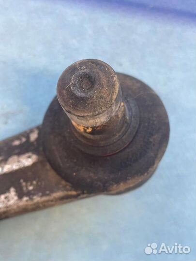 Рычаг передний верхний левый 8K0407505A