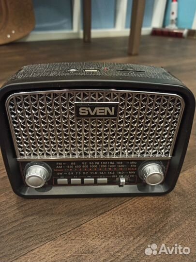 Портативный радиоприемник Sven SRP-555
