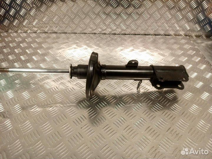 Стойка амортизатора задняя левая Toyota Corolla