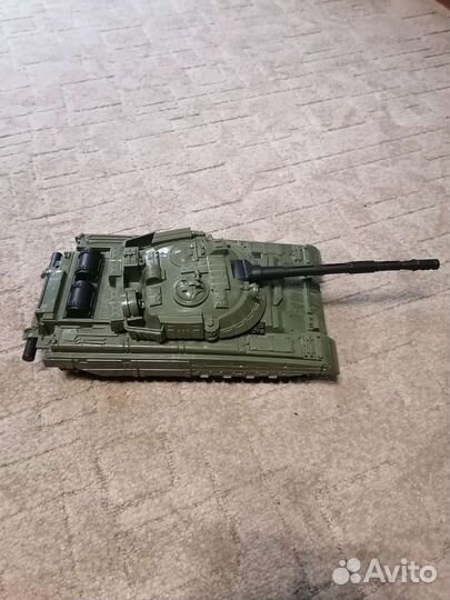 Игрушечный танк