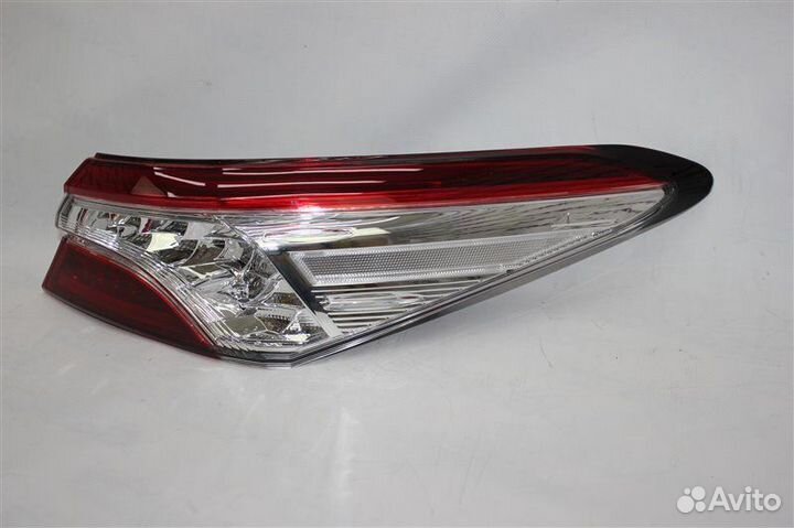 Фонарь задний LED правый Toyota Camry V70 V75