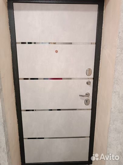 Дверь входная металлическая от застройщика