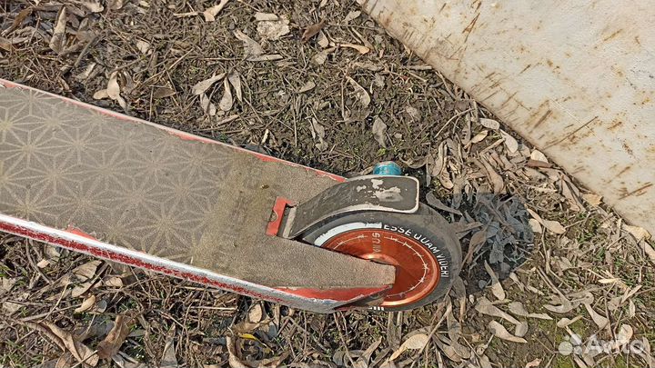 Самокат с пегами, разноколесный