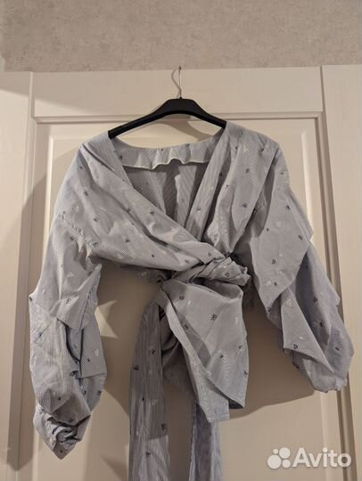 Стильная блуза с запахом в полоску 42/44