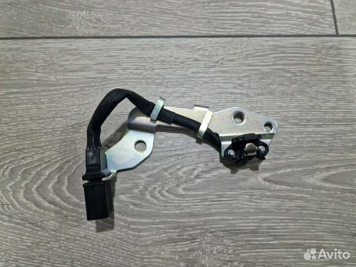 Датчик положения распредвала 06A905161B Audi, VW