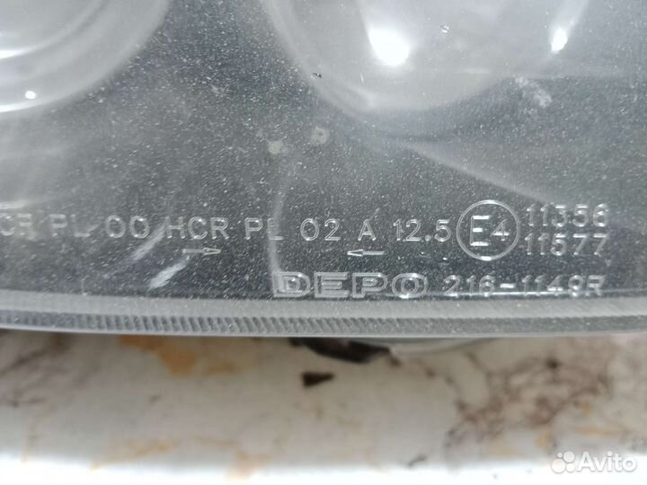 Фара правая и левая Mazda 3BK Хетчбэк