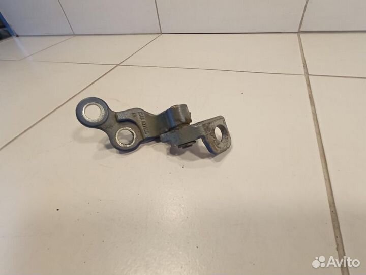 Петля двери передней правой нижняя Ford Focus 1 DN