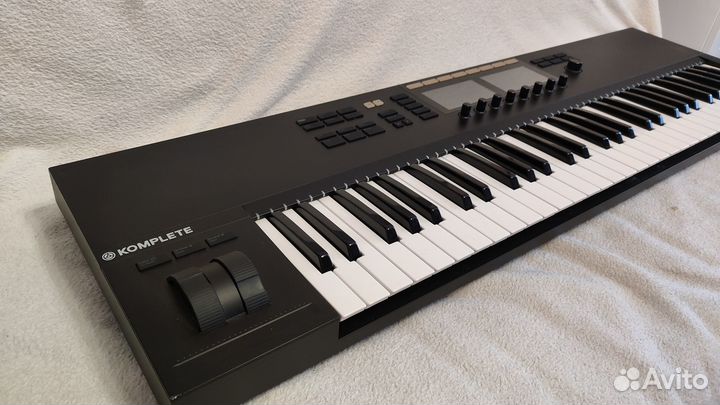 Midi-клавиатура Komplete Kontrol S61 Mk2