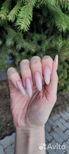 Начинающий мастер маникюра