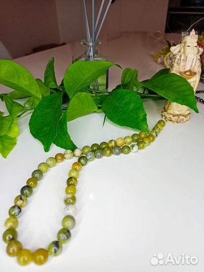 Натуральный нефрит нитью 36 см