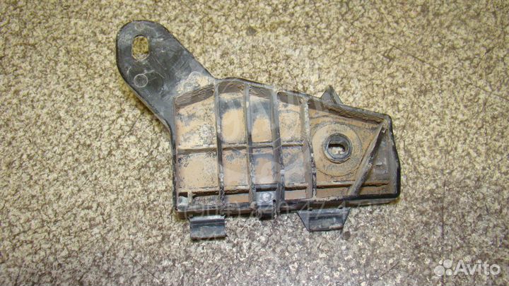 Кронштейн заднего бампера правый Lexus RX 300/330