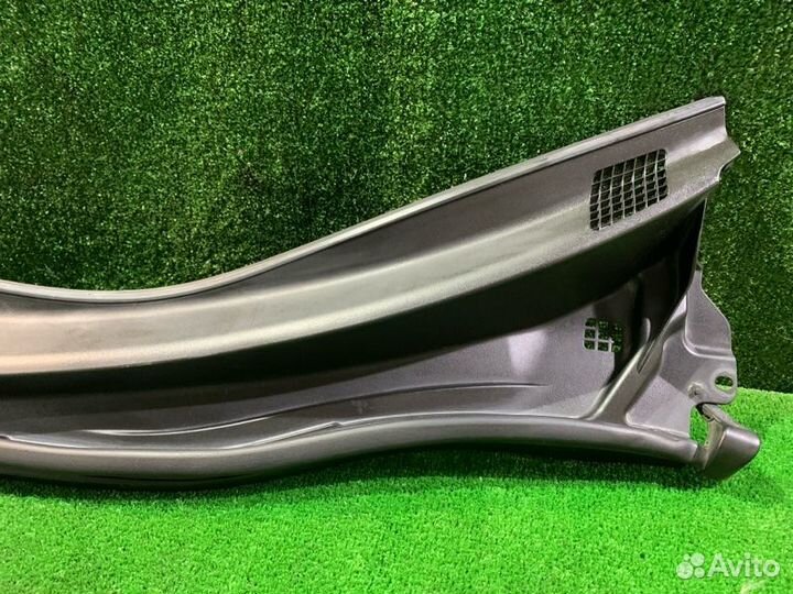 Решетка под лобовое стекло Toyota Ipsum ACM26