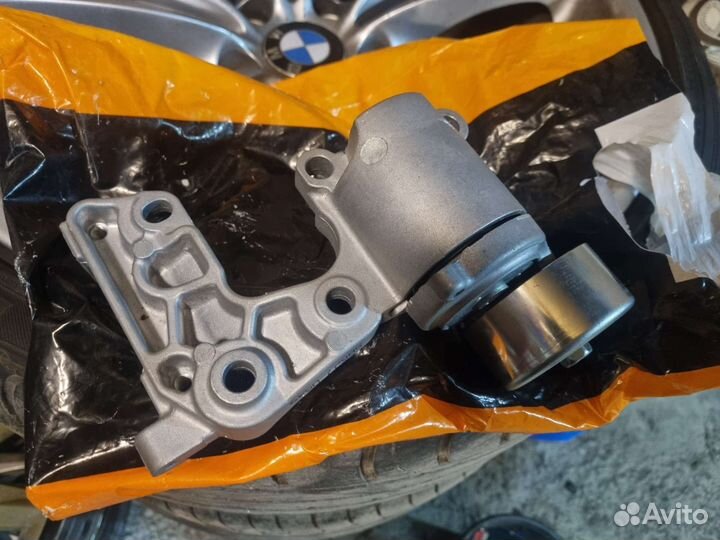 Натяжитель приводного ремня Toyota