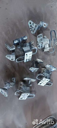 Петля двери на Volkswagen Passat B6