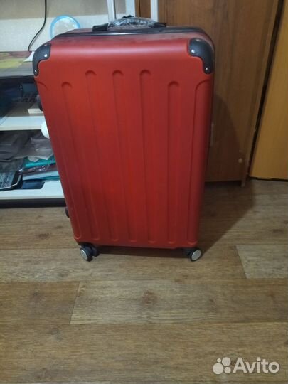 Чемодан на колесах большой