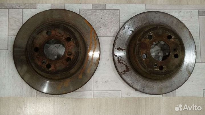 На Мерседес диски тормозные и колодки