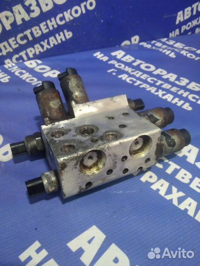 Блок клапанов гидроподвески Bmw E65 седан N62B44