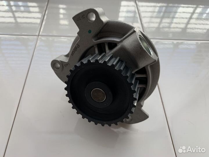 Насос водяной Audi 80 90 100 A6 2.2-2.3л 90-97