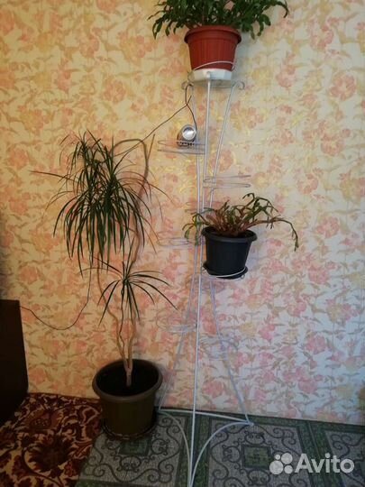 Подставка под цветы металлическая