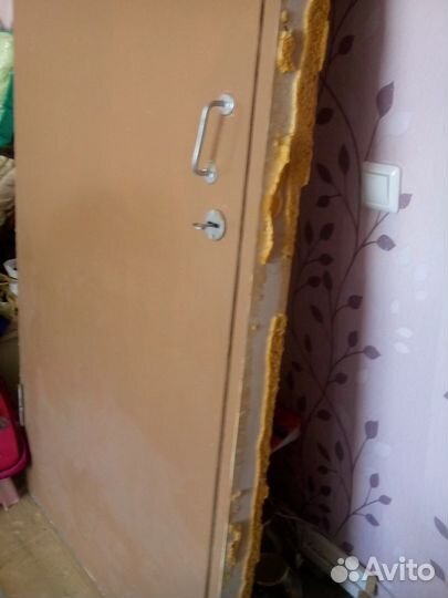 Дверь входная деревянная