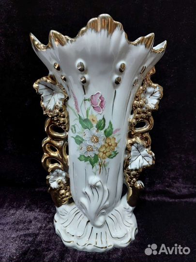 Вазы фарфоровые Европа, разных размеров