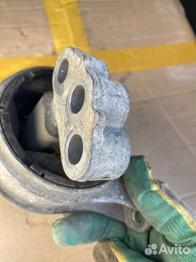 Опора двигателя Opel Astra H