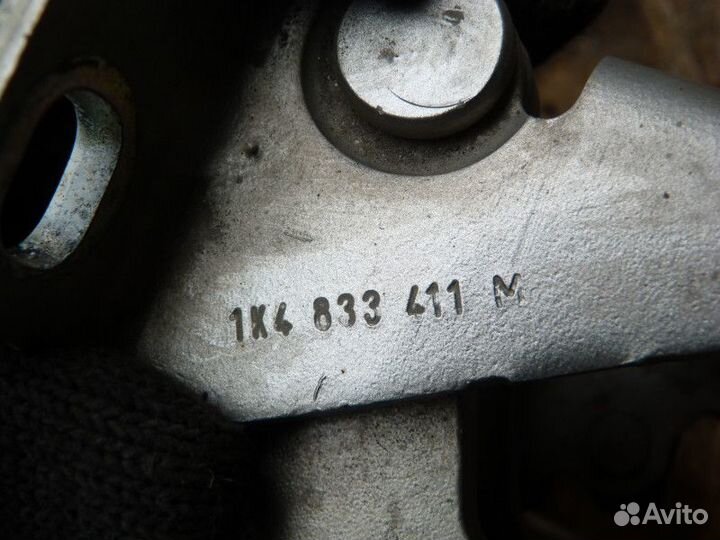 Петля двери задней левой нижняя VW Jetta 2006-2011