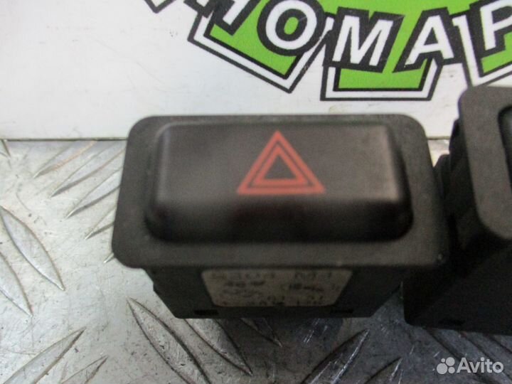 Кнопка в торпеду BMW 3 E30 1986г