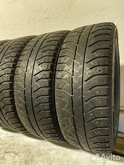 Bridgestone Ice Cruiser 7000 215/60 R17 100T