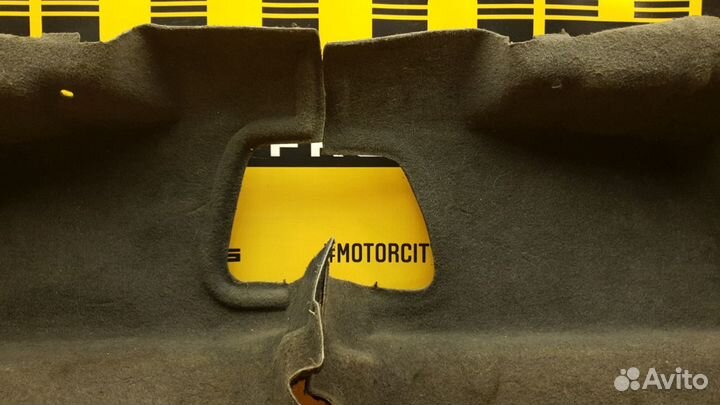 Обшивка багажника задняя Mercedes-Benz W124