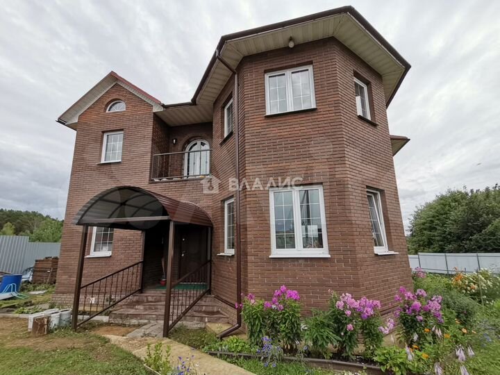 Дом 270 м² на участке 12 сот.