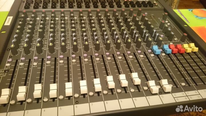 Микшерный пульт Soundcraft Spirit SX